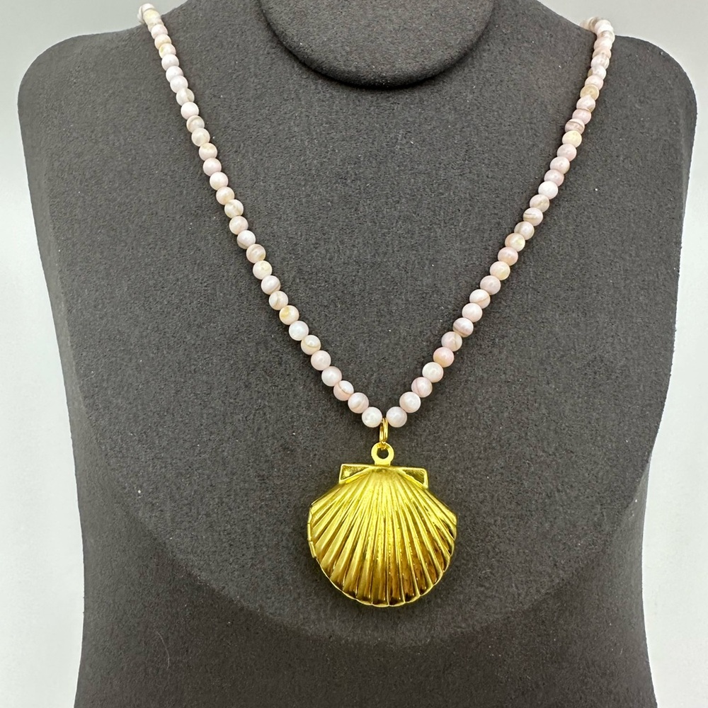 Light Pink Shell Beaded Necklace with Plastic Gold Tone Shell Locket Pendant - Picture 5 of 13